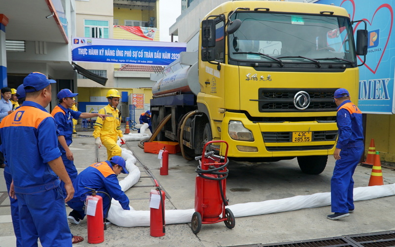 Nâng cao năng lực ứng phó sự cố tràn dầu cho các CHXD