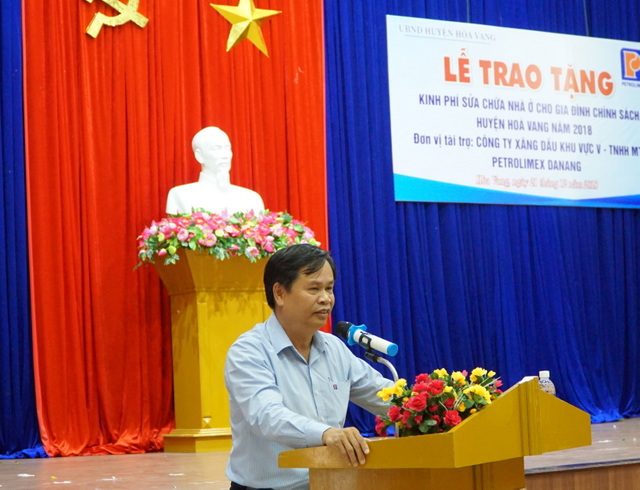 Trao kinh phí sửa chữa nhà ở tặng 20 gia đình chính sách huyện Hòa Vang
