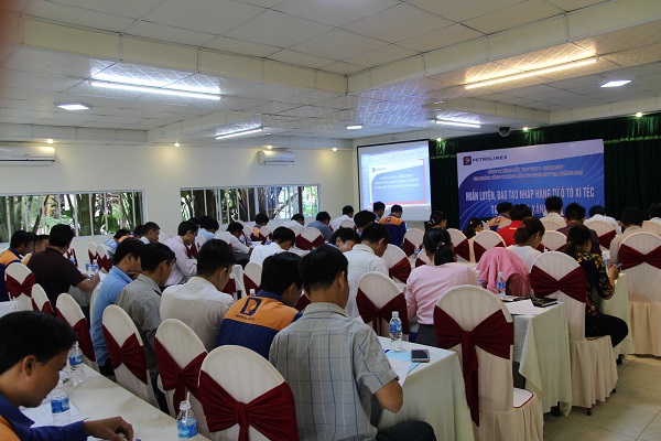 Huấn luyện, đào tạo nhập hàng từ ôtô xitéc tại CNXD Quảng Nam