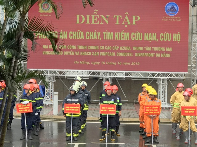 Đội PCCC Tổng kho Xăng dầu Đà Nẵng phôi hợp diễn tập PCCC & CNCH
