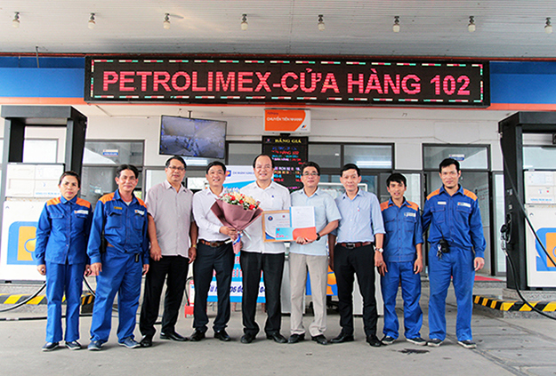 Vinh danh và trao thưởng đơn vị dẫn đầu thi đua bán lẻ quý IV-2020