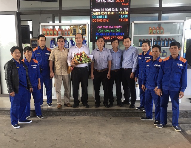 Khen thưởng đơn vị tiêu biểu, xuất sắc trong công tác bán hàng tháng 11/2020