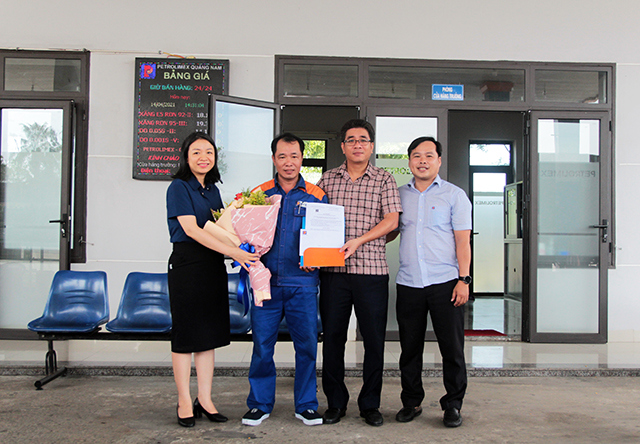 Gương người tốt việc tốt: “Nhặt được của rơi trả lại người bị mất”