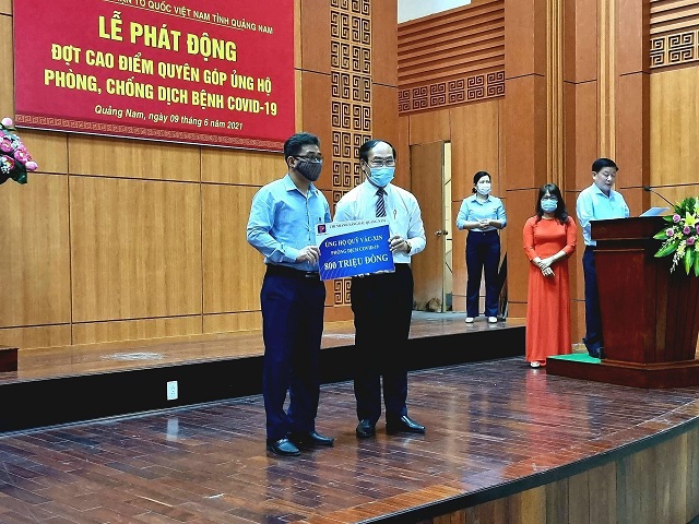 Đóng góp 800 triệu vào Quỹ Vắc xin phòng, chống dịch Covid-19