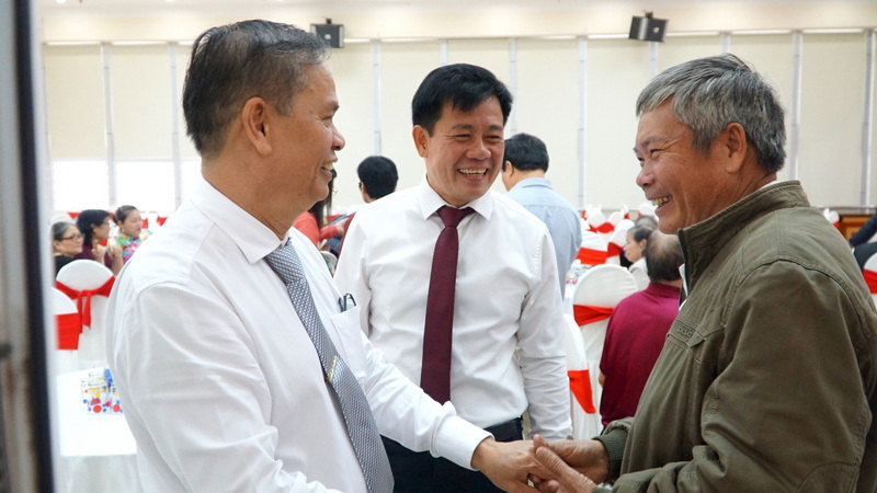 Đấm ấm, chân tình buổi gặp mặt, tri ân CBCNV hưu trí