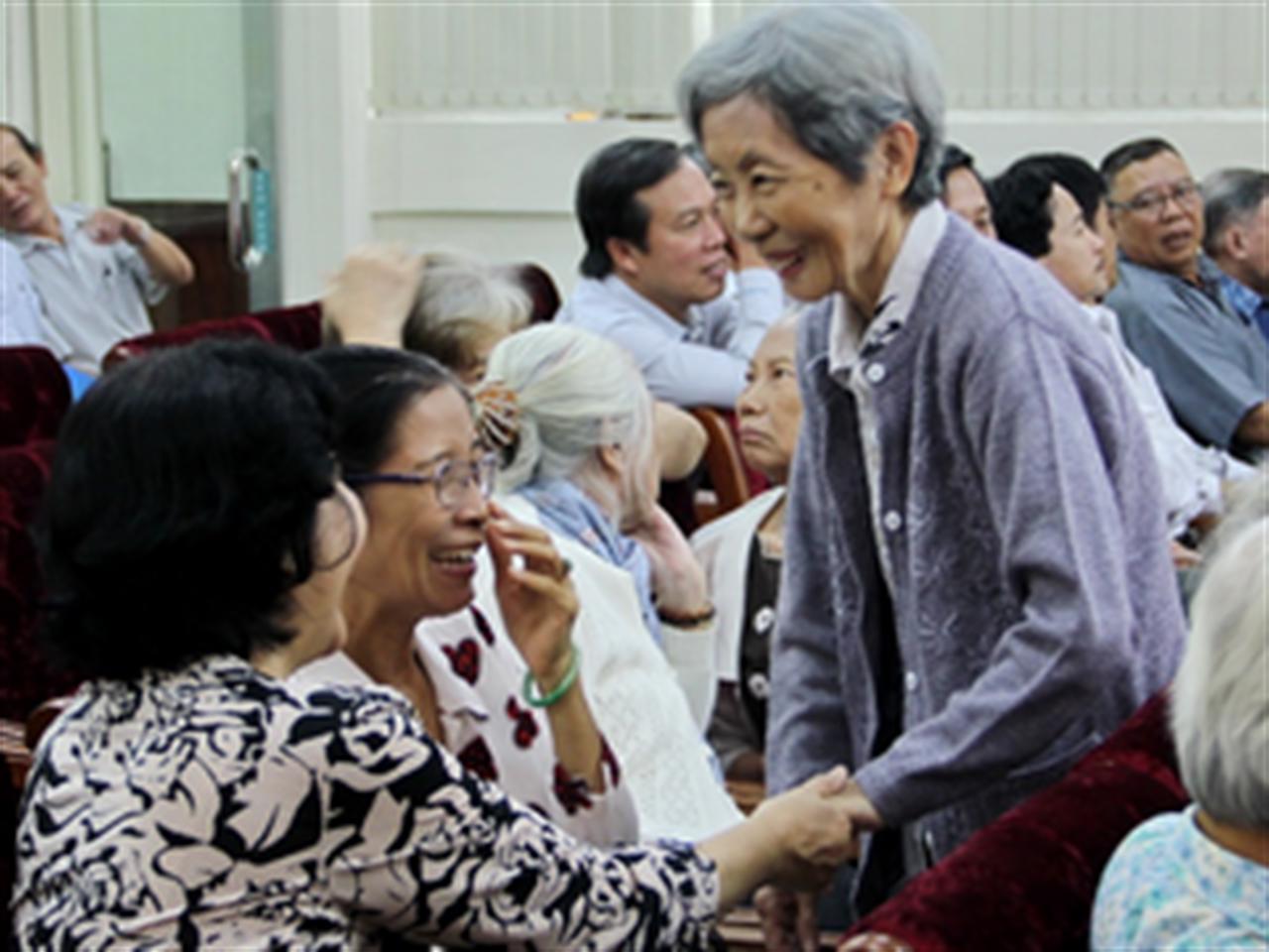 "Mùa Xuân theo én về"