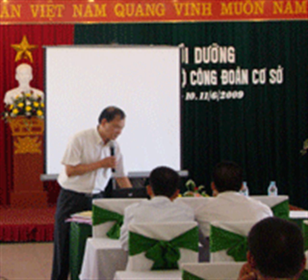 Công đoàn Công ty Xăng dầu B12 tổ chức Lớp tập huấn nghiệp vụ Công đoàn cho Cán bộ Công đoàn Cơ sở các cấp năm 2009