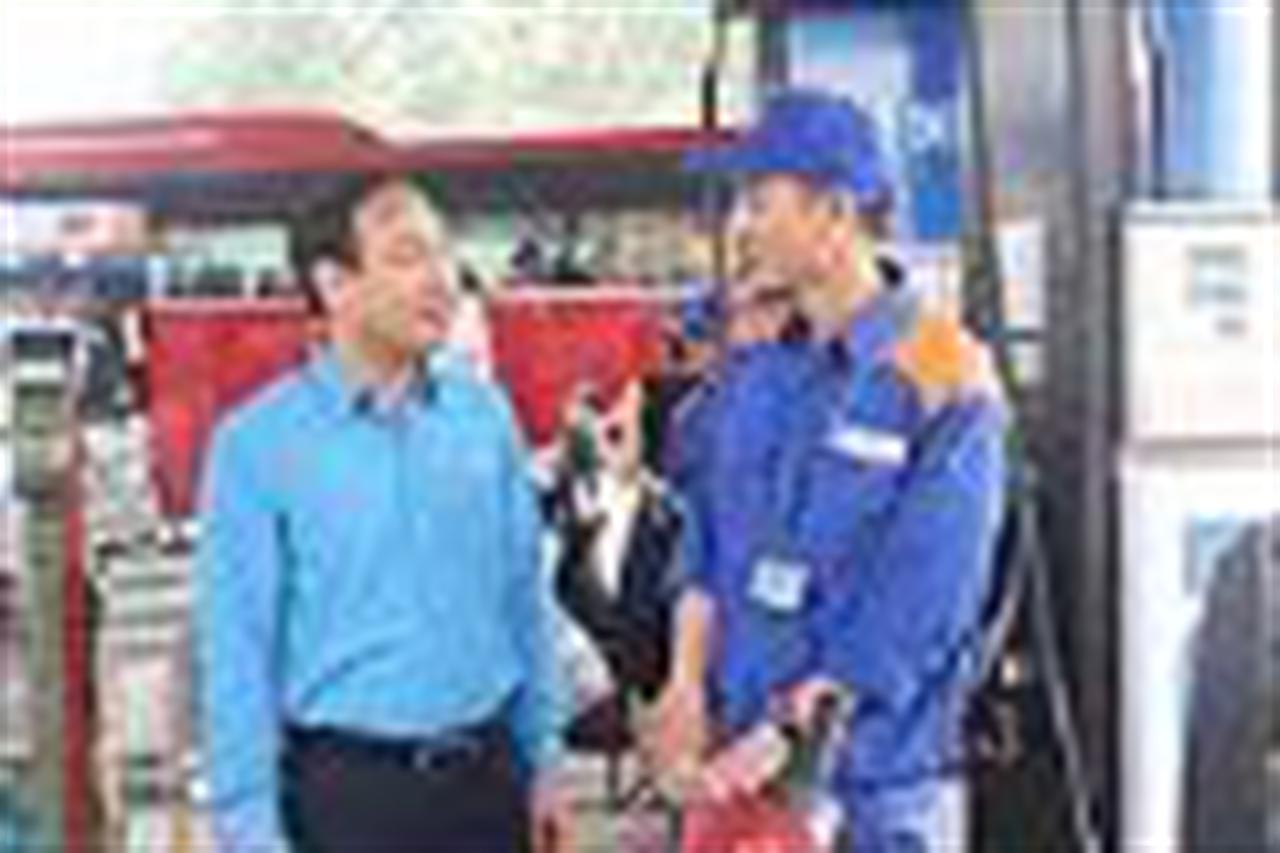 Chủ tịch CĐCTVN Trần Quang Huy tới thăm và động viên người lao động Petrolimex Hà Nội