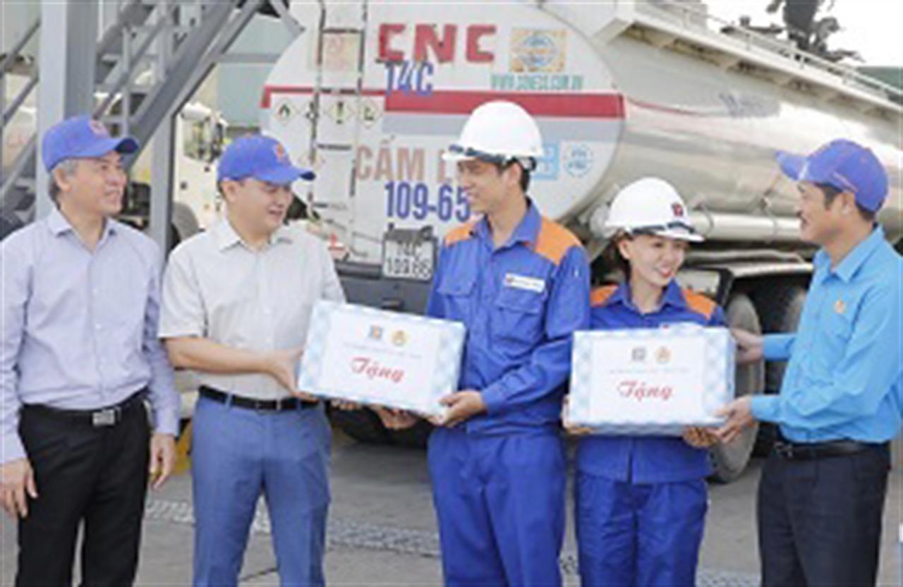 Tổng Giám đốc Petrolimex Đào Nam Hải biểu dương B12 nỗ lực đảm bảo nguồn hàng