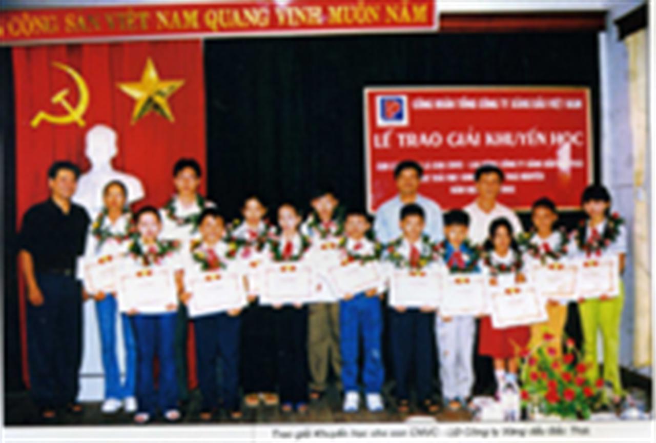 Thưởng khuyến học đợt 2 năm 2006