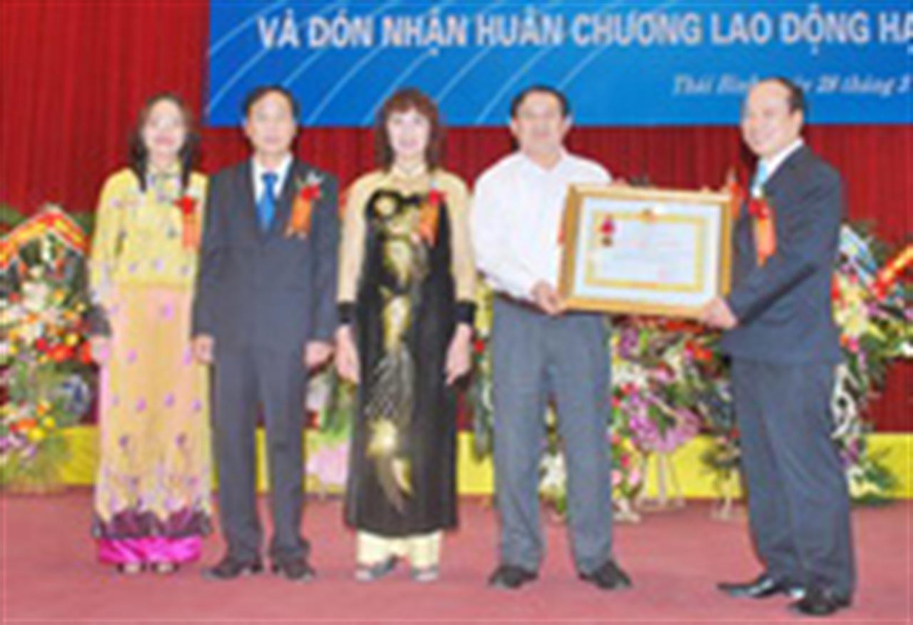 Kỷ niệm 45 năm thành lập, đón nhận Huân chương Lao động Hạng nhất
