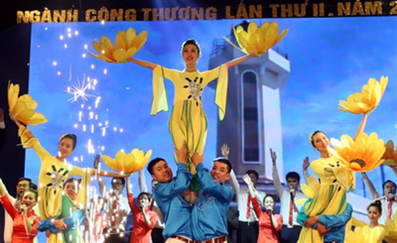 Tiết mục: "Ta tự hào đi lên ôi Việt Nam"