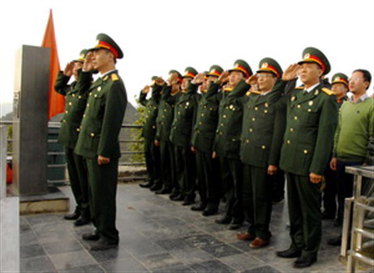 Lễ Chào Cờ tại Cột cờ Quốc gia Lũng Cú