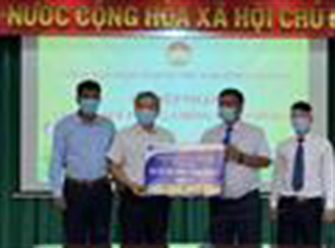 Petrolimex Lâm Đồng đóng góp 800 triệu đồng vào Quỹ phòng, chống Covid-19 của Tỉnh