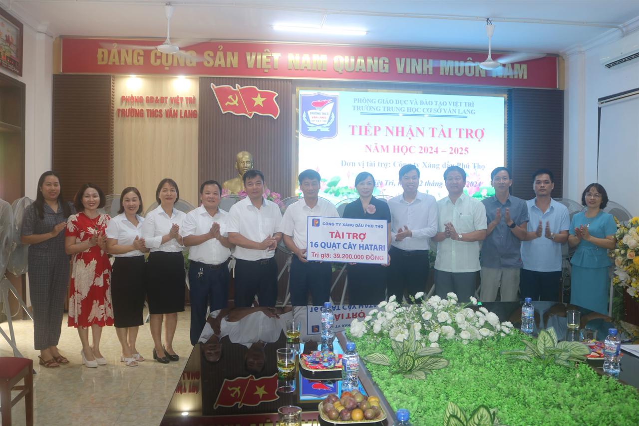 Petrolimex Phú Thọ trao tặng Quạt cây HATARI tại Trường THCS Văn Lang