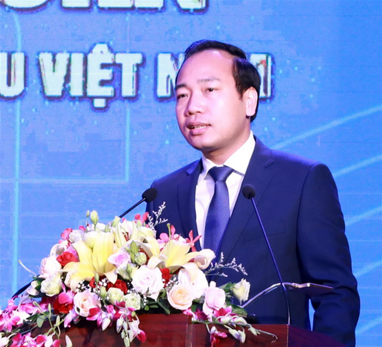 Niềm vui gặp mặt các thế hệ lãnh đạo, cán bộ Công đoàn