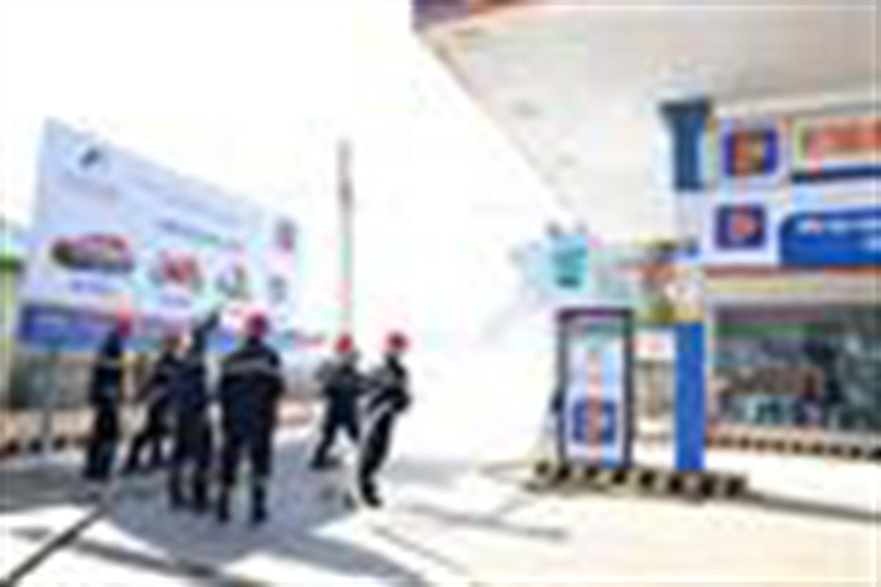 Chi nhánh Xăng dầu Bình Thuận thực tập chữa cháy và CNCH tại Petrolimex- Cửa hàng 102