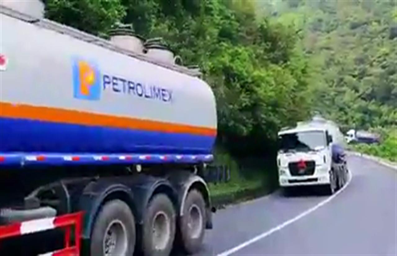 Trên khắp nẻo đường dựng xây quê hương