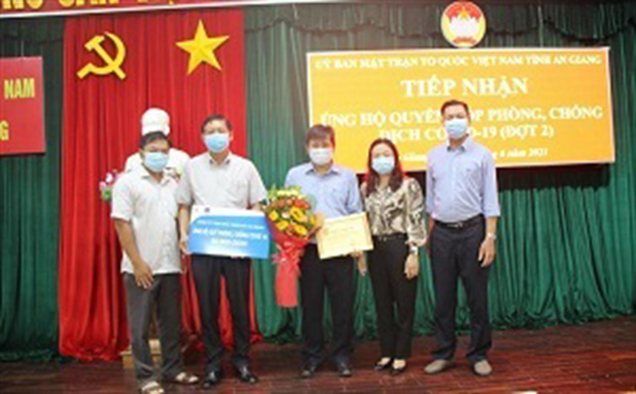 Công ty TNHH MTV Xăng dầu An Giang ủng hộ 50 triệu đồng phòng, chống dịch bệnh COVID-19