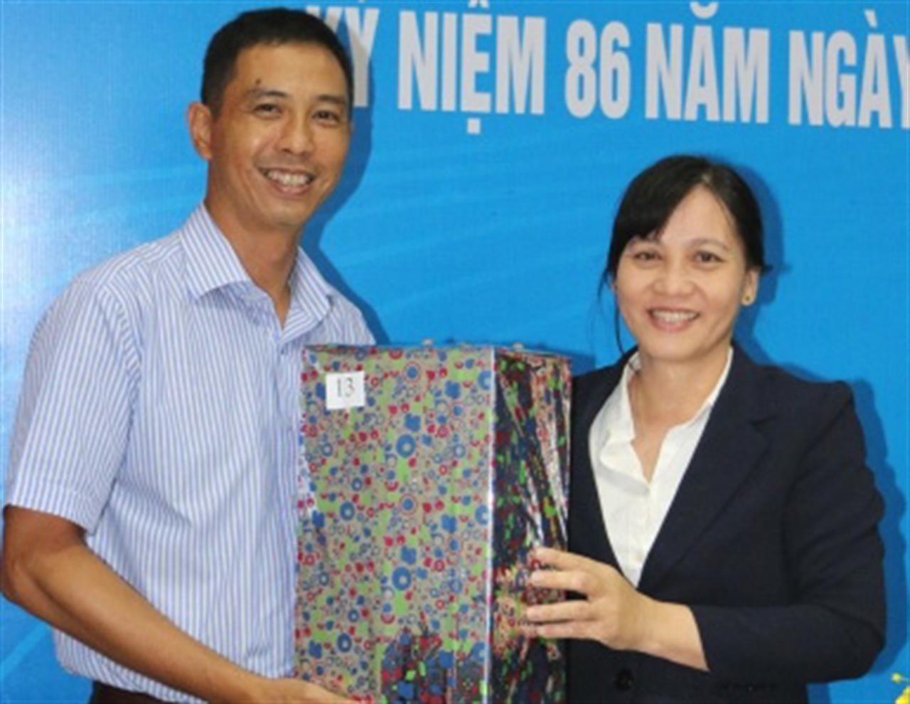 CBCNV nữ Petrolimex Kiên Giang giỏi việc nước, đảm việc nhà