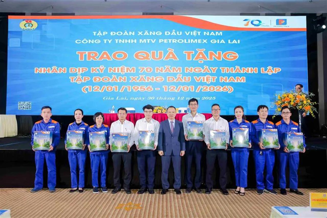 Lan tỏa niềm tự hào Petrolimex - Túi quà 70 năm đến với hơn 30.000 ĐV-NLĐ toàn ngành