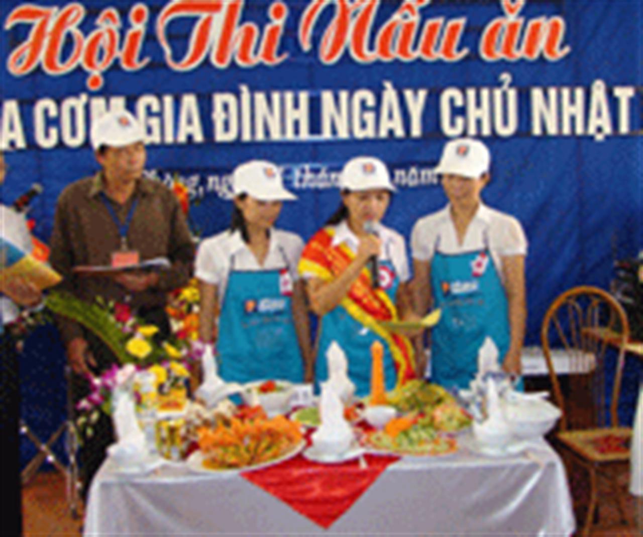 Công đoàn Công ty Xăng dầu B12 tổ chức Hội thi nấu ăn “Bữa cơm gia đình ngày chủ nhật”.