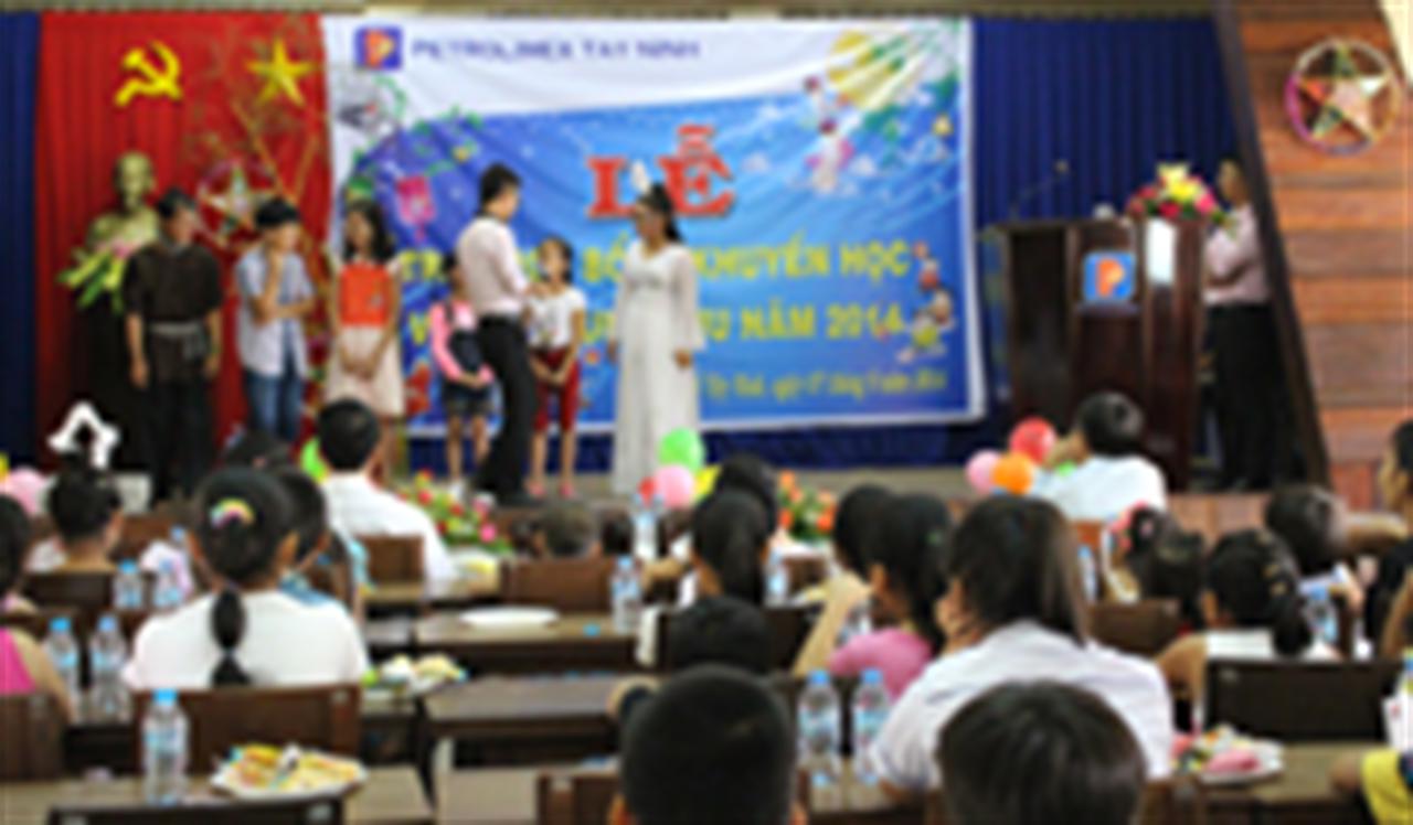 Lễ trao học bổng khuyến học và vui trung thu năm 2014