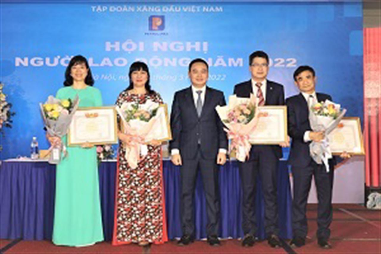 Tin ảnh: Công ty Mẹ - Petrolimex hội nghị Người lao động 2022