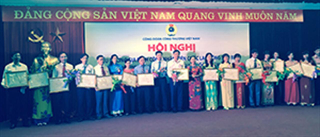 Tuyên dương gia đình CNVC-LĐ và các cháu học sinh giỏi tiêu biểu năm học 2014 - 2015