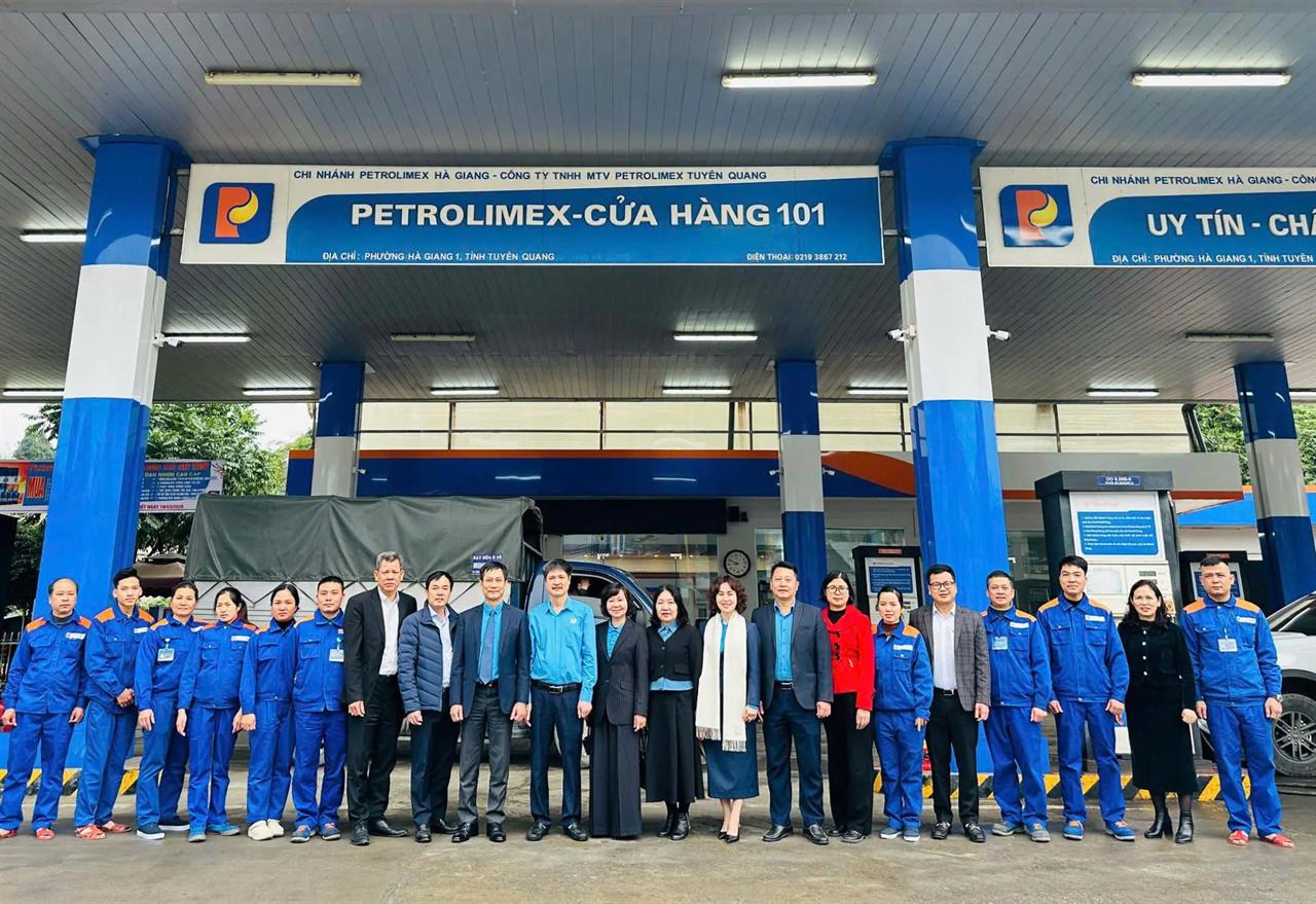 Công đoàn Công Thương Việt Nam và Công đoàn Xăng dầu Việt Nam thăm, tặng quà Tết ĐV-NLĐ Petrolimex Tuyên Quang và Chi nhánh Petrolimex Hà Giang