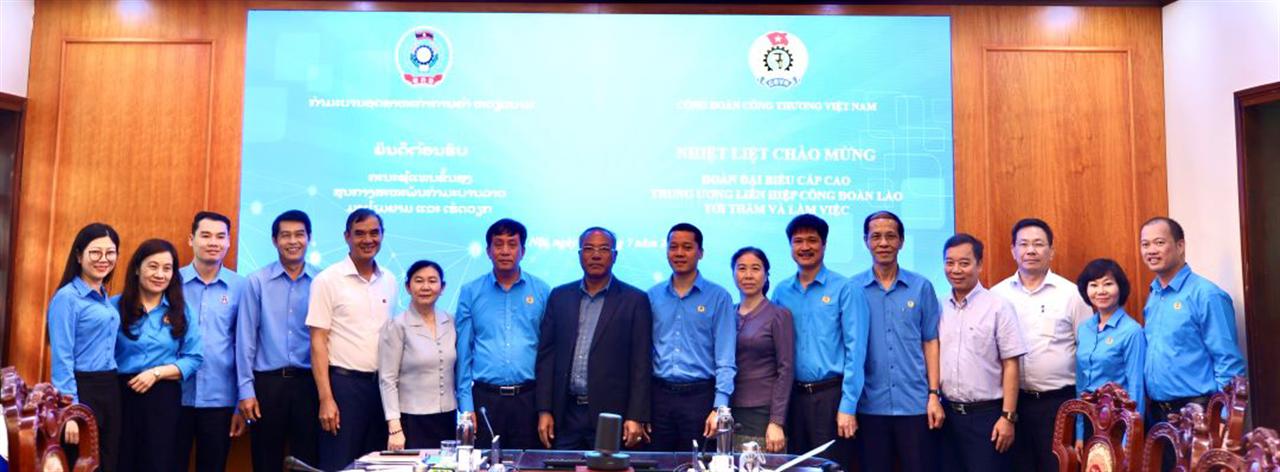 Đoàn đại biểu cấp cao Trung ương Liên hiệp Công đoàn Lào tới thăm và làm việc tại Petrolimex Hà Nội
