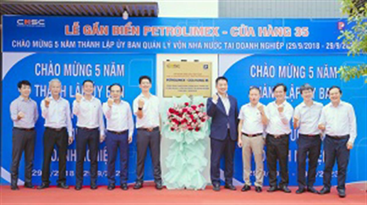 Lễ gắn biển Petrolimex-Cửa hàng 35, công trình chào mừng 5 năm ngày thành lập UBQLVNN tại Doanh nghiệp