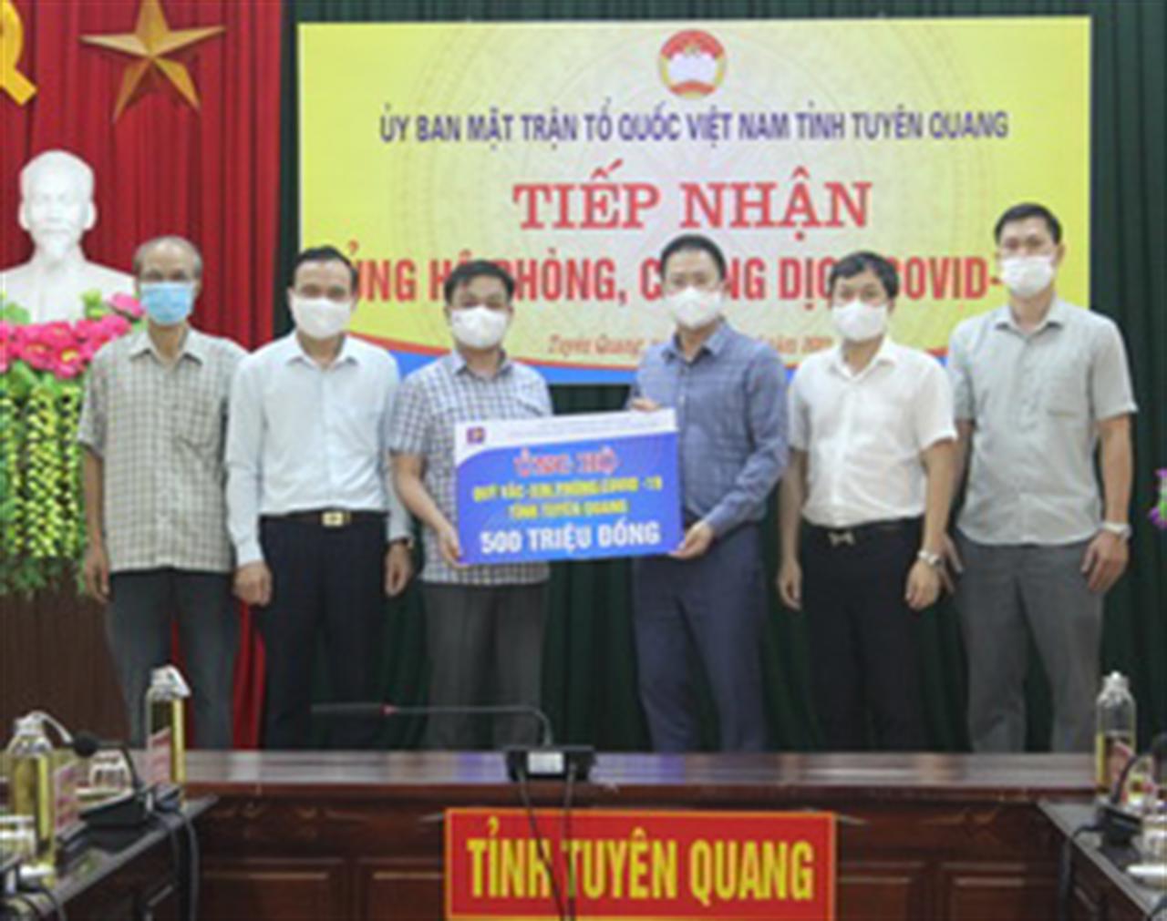 Petrolimex Tuyên Quang đóng góp 500 triệu đồng vào Quỹ vắc xin phòng Covid-19 của tỉnh