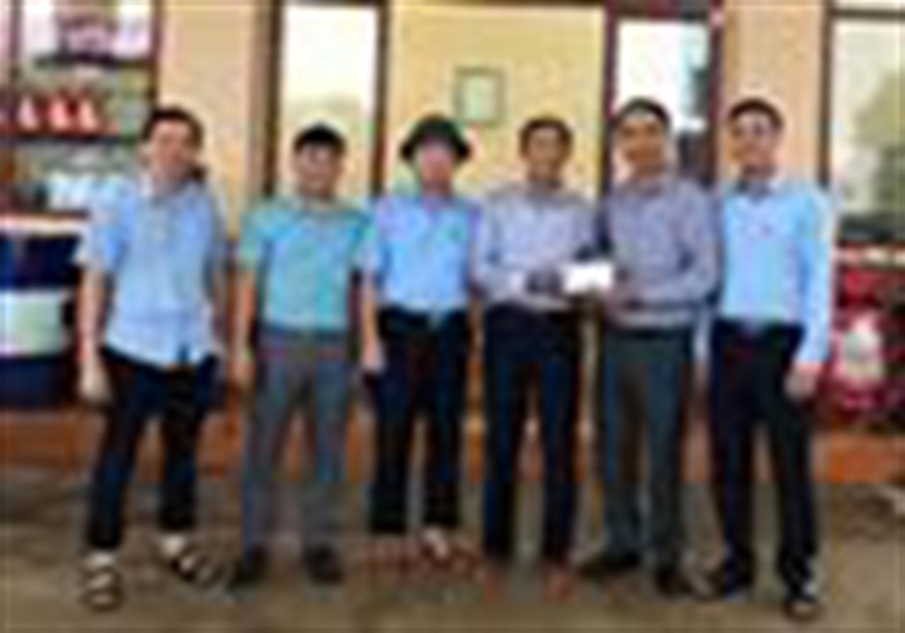 Lãnh đạo Công đoàn Xăng dầu Việt Nam thăm hỏi, động viên các cửa hàng Petrolimex Quảng Trị bị ngập lụt