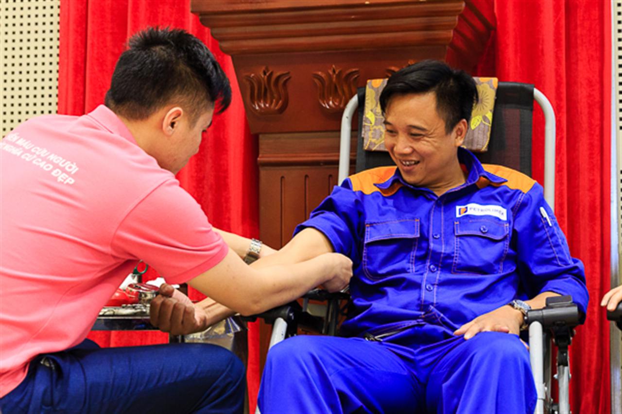 Thanh niên Petrolimex hiến máu mình, vì cộng đồng