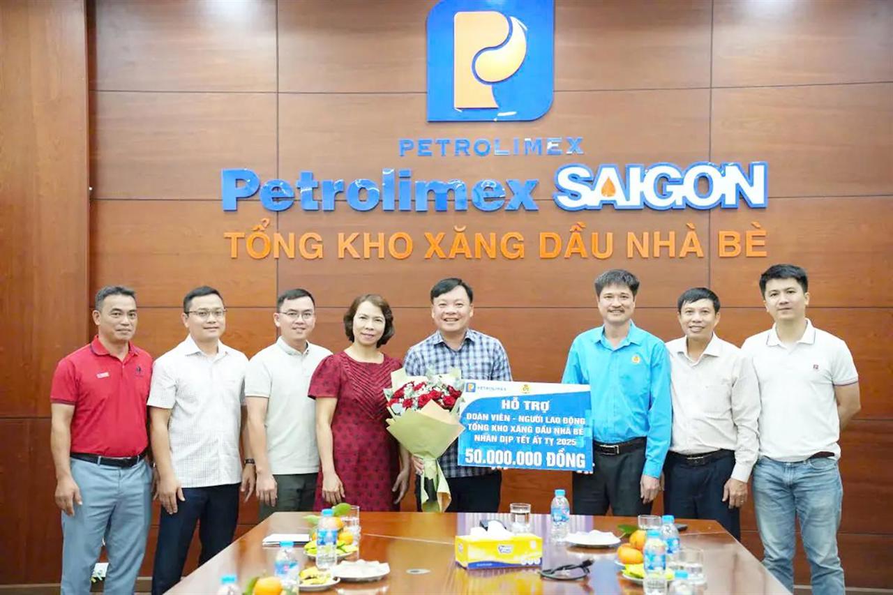 Lãnh đạo Công đoàn Xăng dầu Việt Nam thăm, chúc tết đoàn viên, người lao động Tổng kho Xăng dầu Nhà Bè