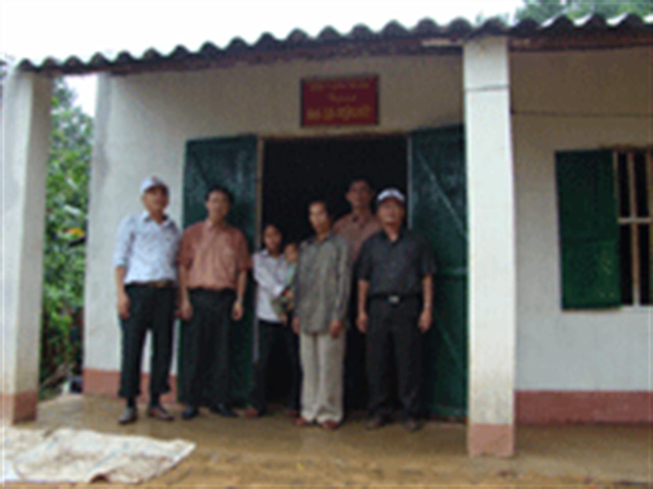 Trao tặng nhà Đại đoàn kết