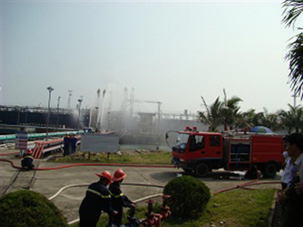 Diễn tập ứng phó sự cố tràn dầu và PCCC năm 2012