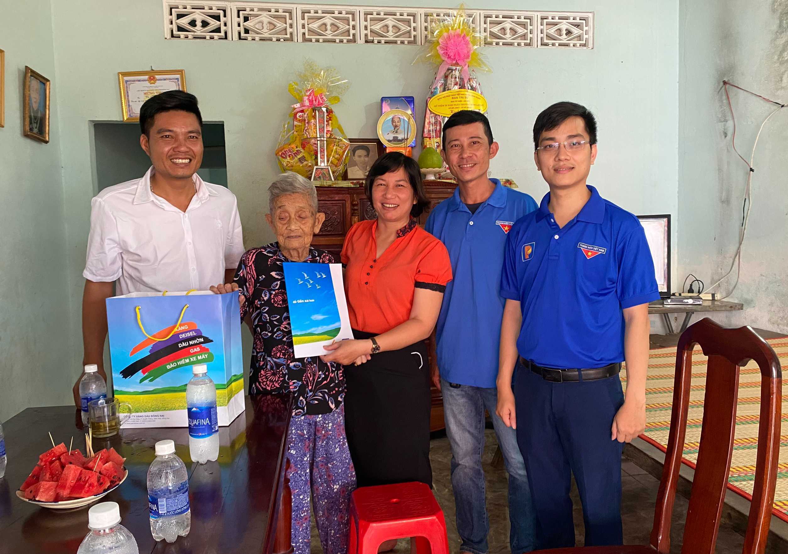 Công đoàn Petrolimex Đồng Nai tri ân Mẹ Việt Nam Anh hùng và thương bệnh binh dịp 27/7