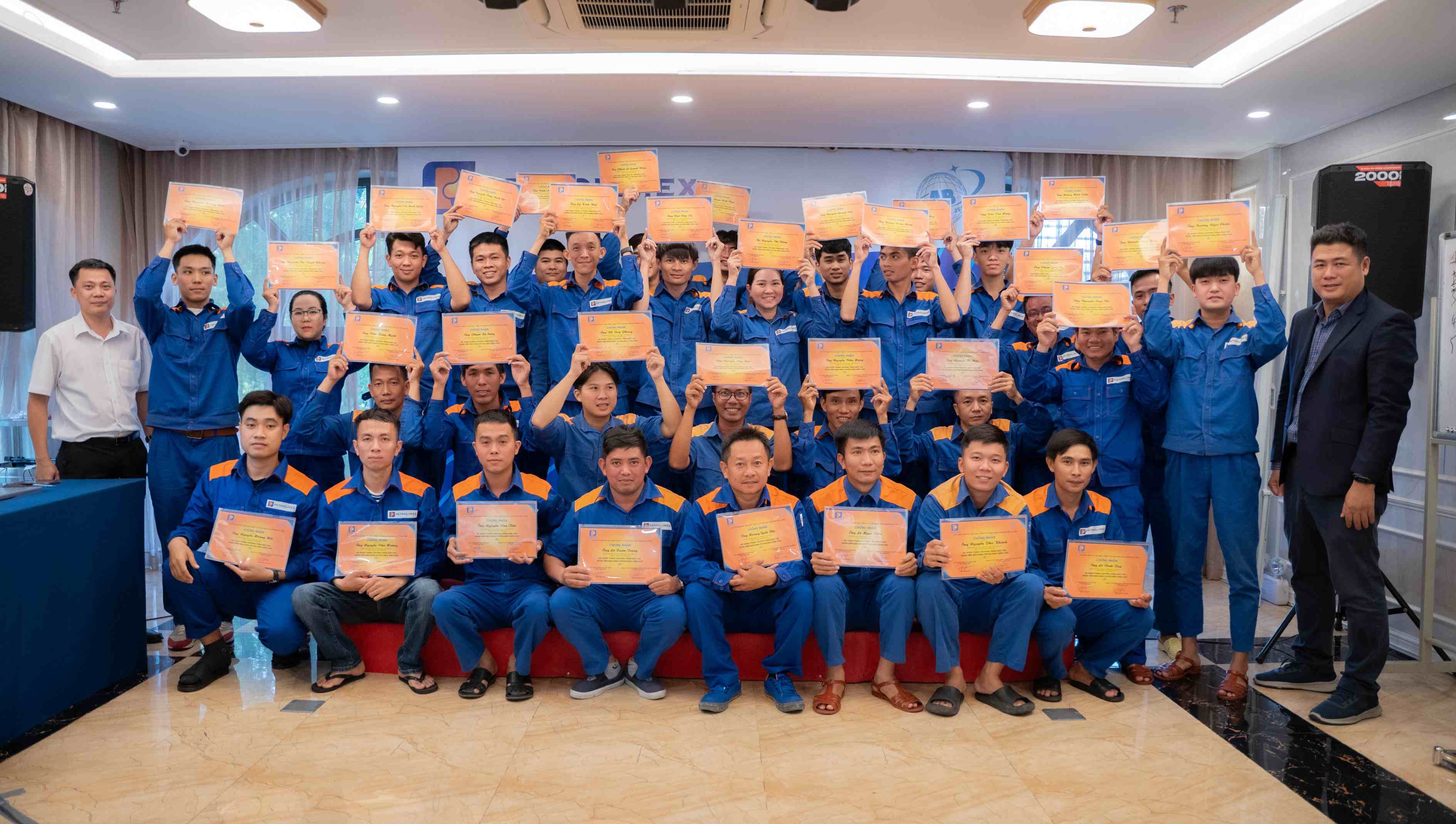 Khóa đào tạo "Nhân viên bán hàng Petrolimex năm 2025"