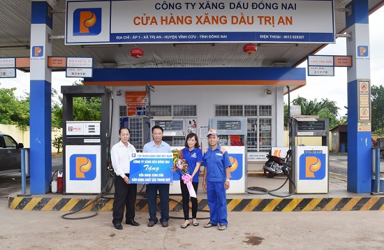 Trao thưởng CHXD tiêu biểu xuất sắc Quý II/2018