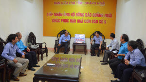 Chung tay san sẻ khó khăn cùng nhân dân vùng bão lũ