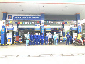 Petrolimex Quảng Ngãi tổ chức phun thuốc khử trùng phòng chống dịch bệnh viêm đường hô hấp cấp do chủng mới của vi rút Corona gây ra (COVID-19)