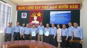 Petrolimex Quảng Ngãi nhận giải thưởng thi đua bán hàng dầu mỡ nhờn khu vực Miền trung và Tây Nguyên 6 tháng đầu năm 2019