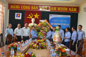 Lãnh đạo Tỉnh chúc mừng Petrolimex Quảng Ngãi nhân Ngày 13/10
