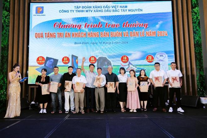 Hội nghị tri ân khách hàng bán buôn và bán lẻ năm 2024