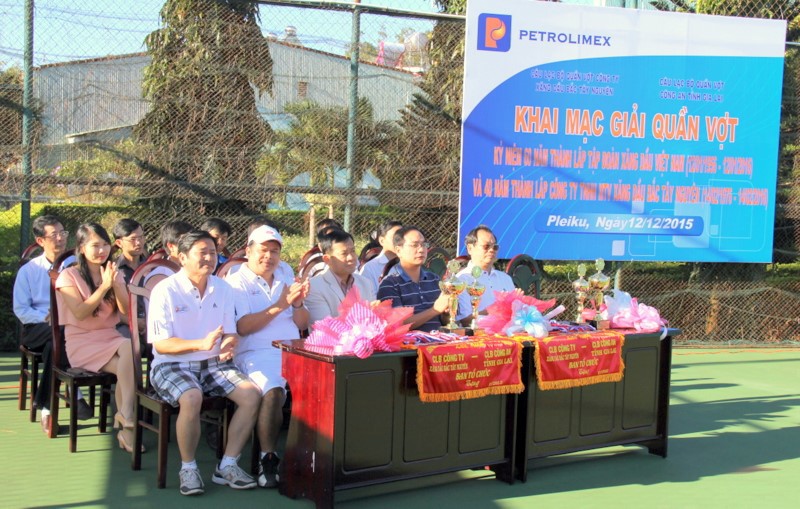 Giao lưu quần vợt chào mừng 40 năm thành lập Petrolimex Gia Lai