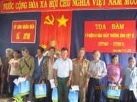 Trao tặng 16,8 triệu đồng tại xã Ayun nhân 27/7