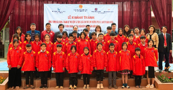 Bàn giao công trình xây dựng phòng thư viện Trường PTDTBT THCS Phình Giàng