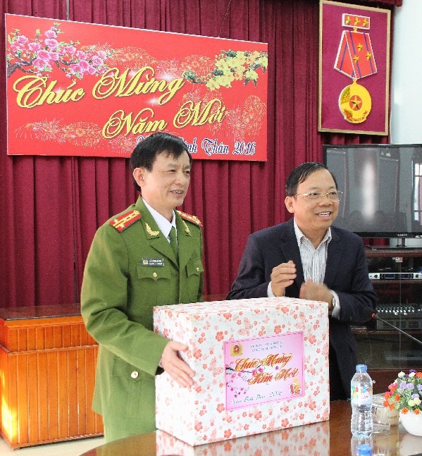 Công an tỉnh Điện Biên chúc Tết CBCNV-NLĐ Petrolimex Điện Biên